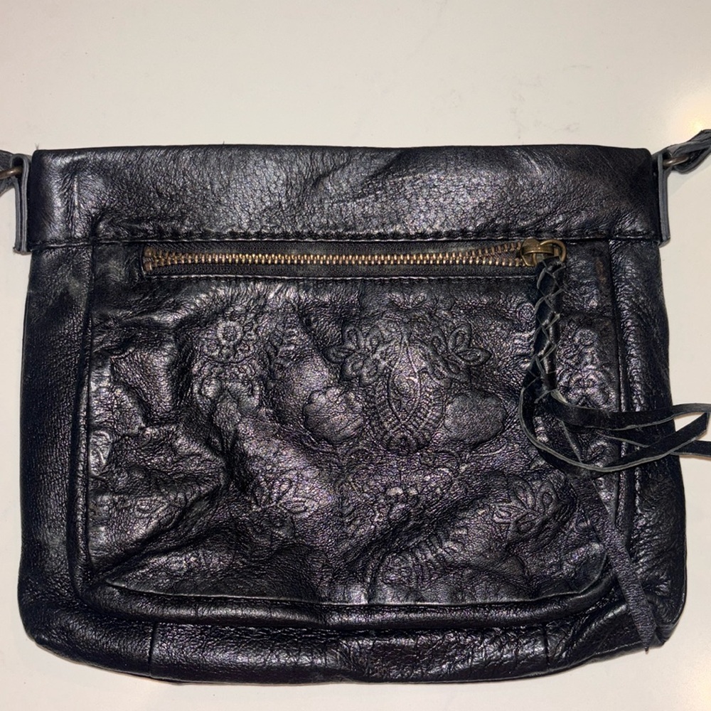 THE SAK Leather shoulder/cross body with intricate flower design
